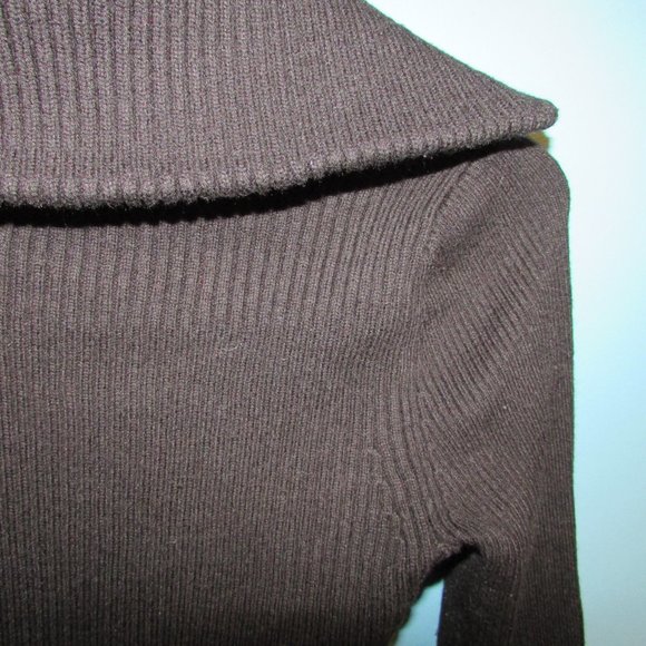 *3 for $25* WHBM Gold Shimmer Quilted Sweater Jacket - Picture 5 of 13